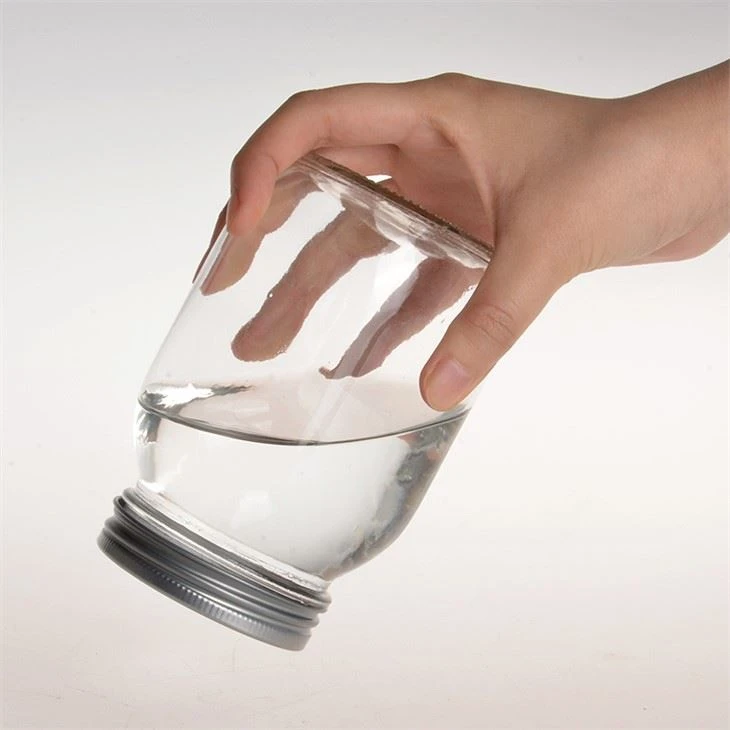 Murerkrukke av glass med skrulokk